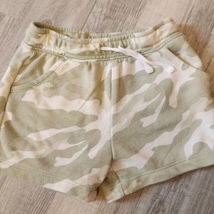 3/$25! Old Navy toddler girl Green camo shorts size 4t